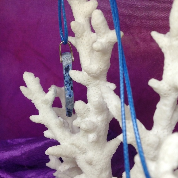 Handmade Blue Onyx Agate Slice Pendant Necklace on Waxed Cotton Cord - Picture 6 of 10